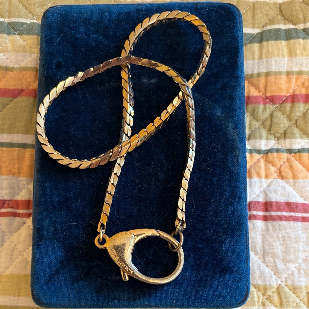 Remained Louis Vuitton clasp on vintage chain